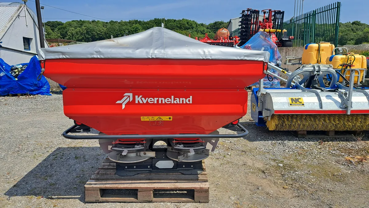 Fertiliser spreader  / sower.