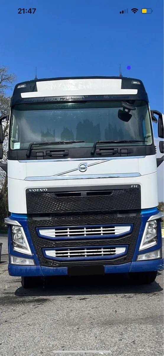 FH version 4 Volvo trucks for breaking