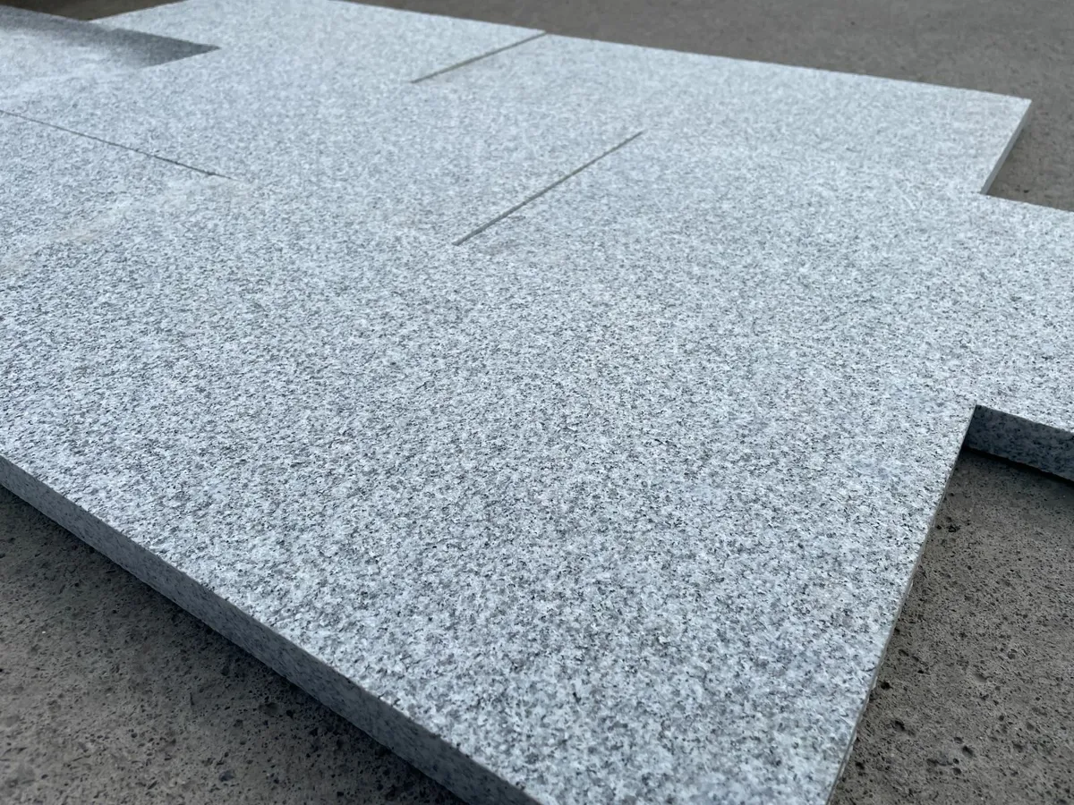 Silver granite paving 30mm €50M2 - Image 1