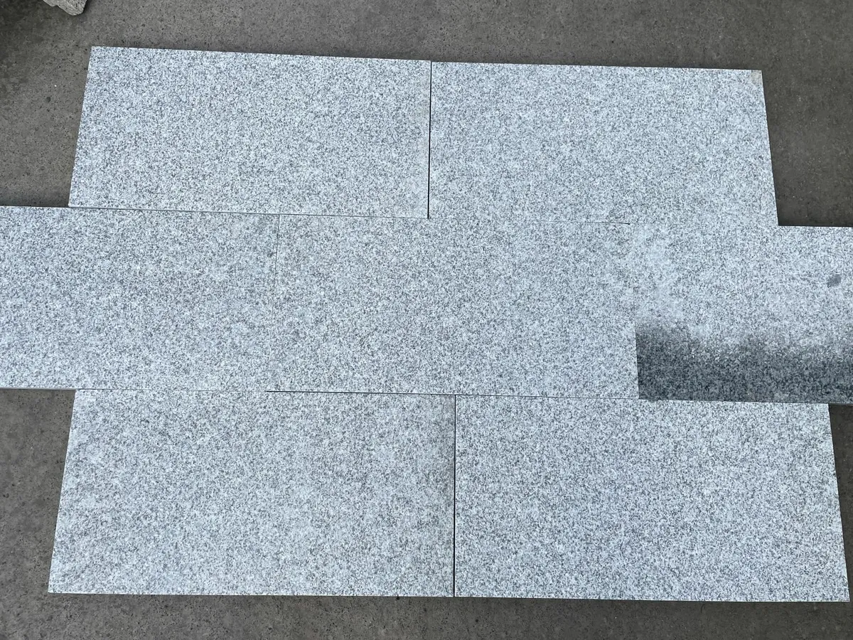 Silver granite paving 30mm €50M2 - Image 4