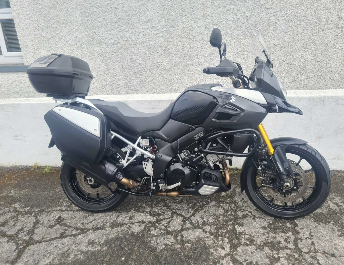 V Strom 1000 GT @ Doyles Athlone