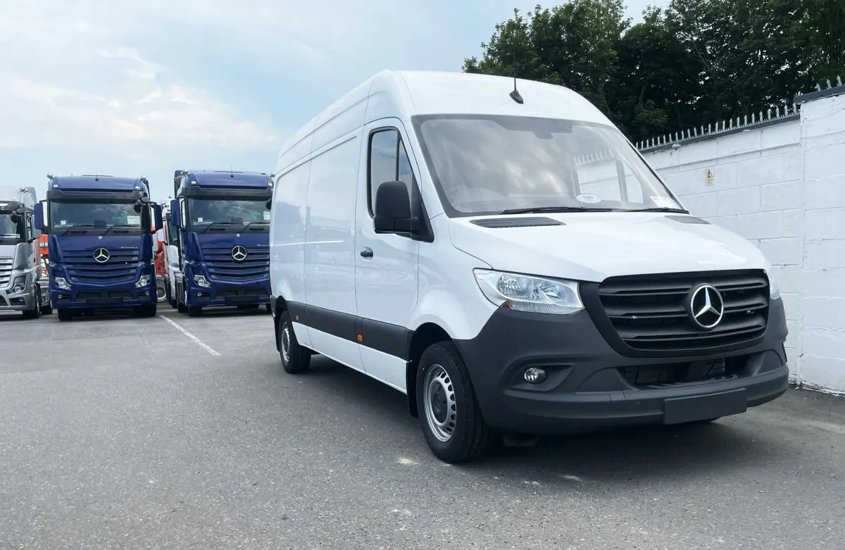 Mercedes Benz Sprinter 215/39 High Roof