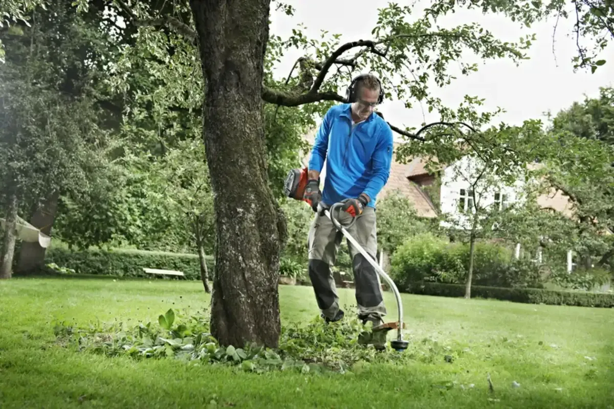 Husqvarna grass strimmer 129c - Image 3