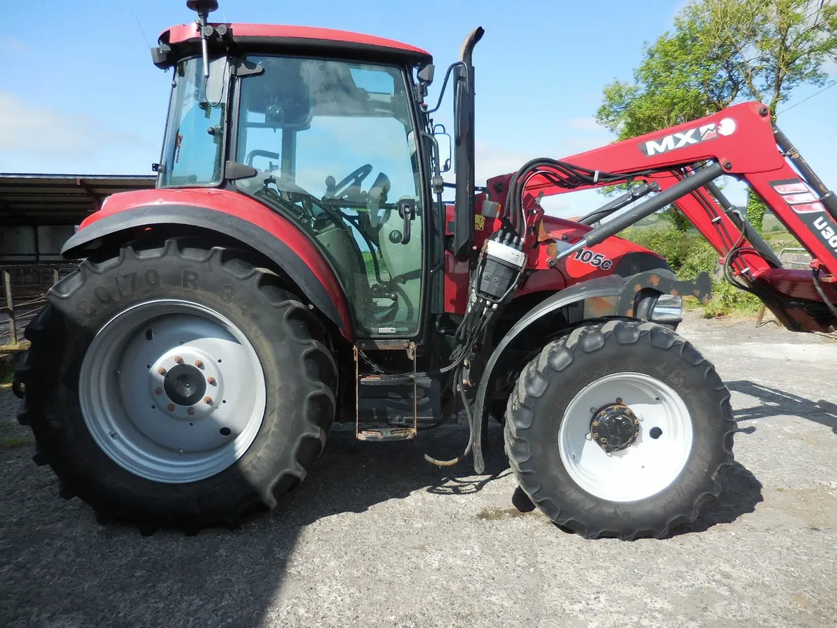 2015 CASEIH 105C WITH A POWER LOADER - Image 1