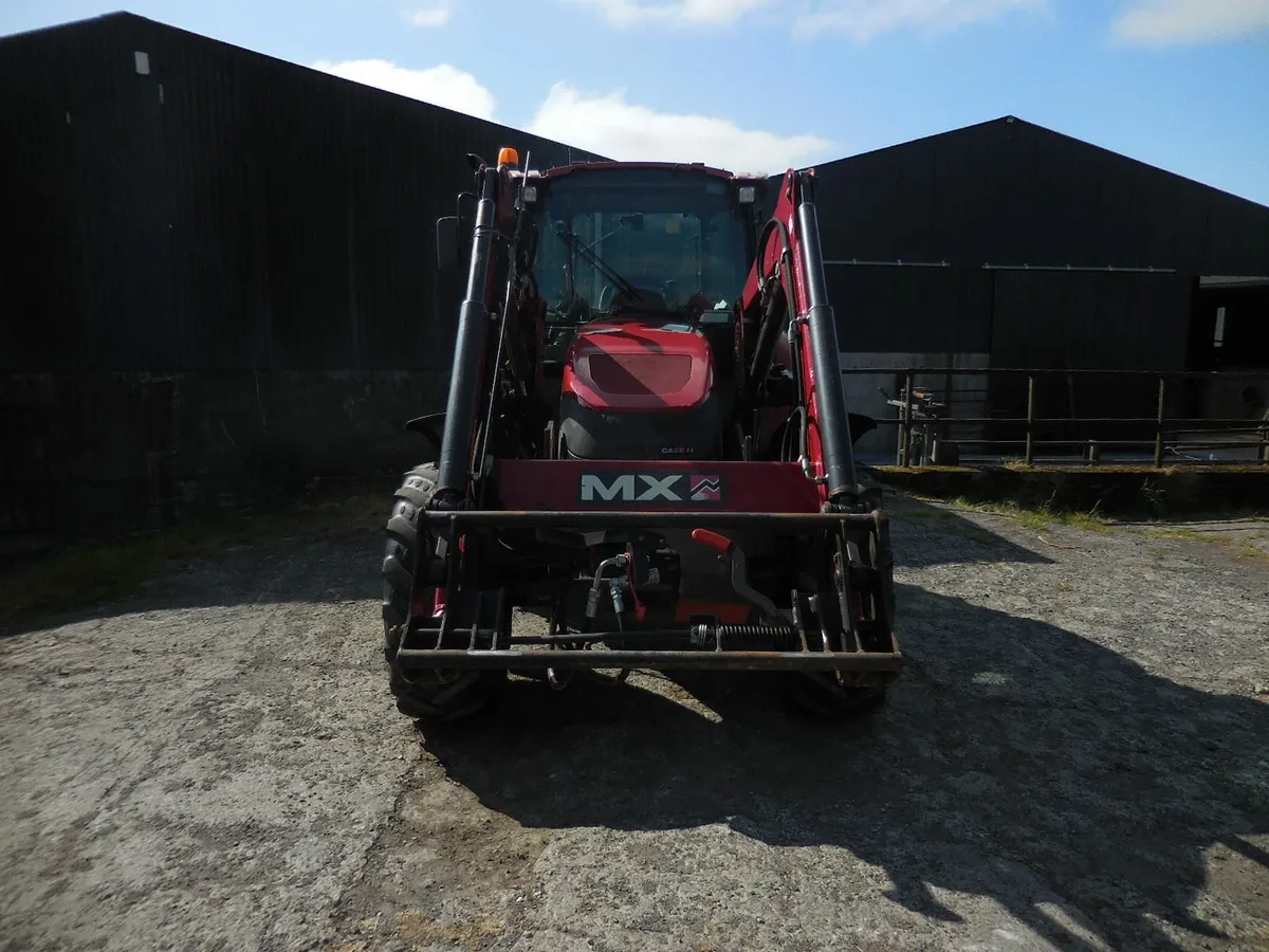 2015 CASEIH 105C WITH A POWER LOADER - Image 4