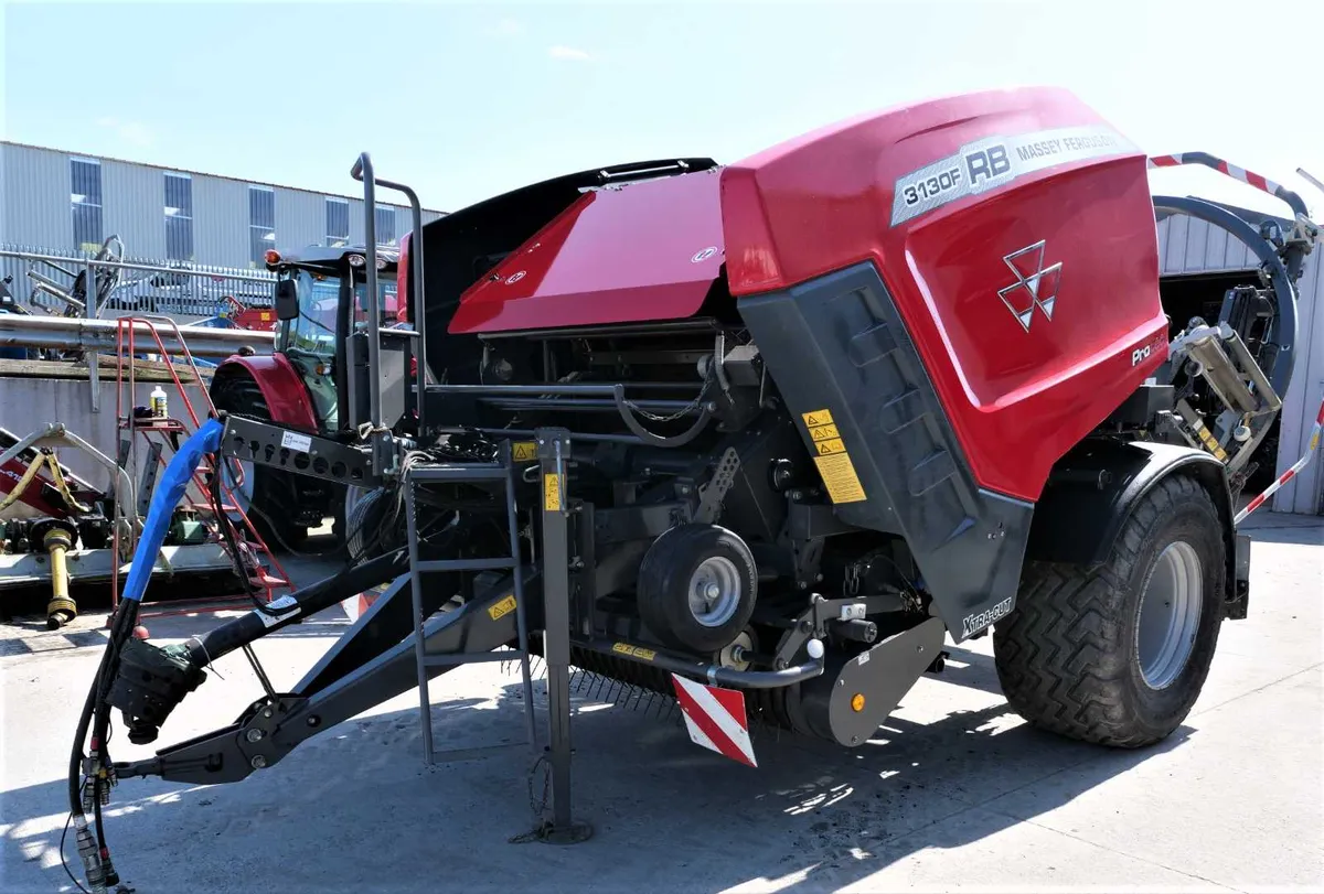 MASSEY FERGUSON 3130F PROTEC BALER