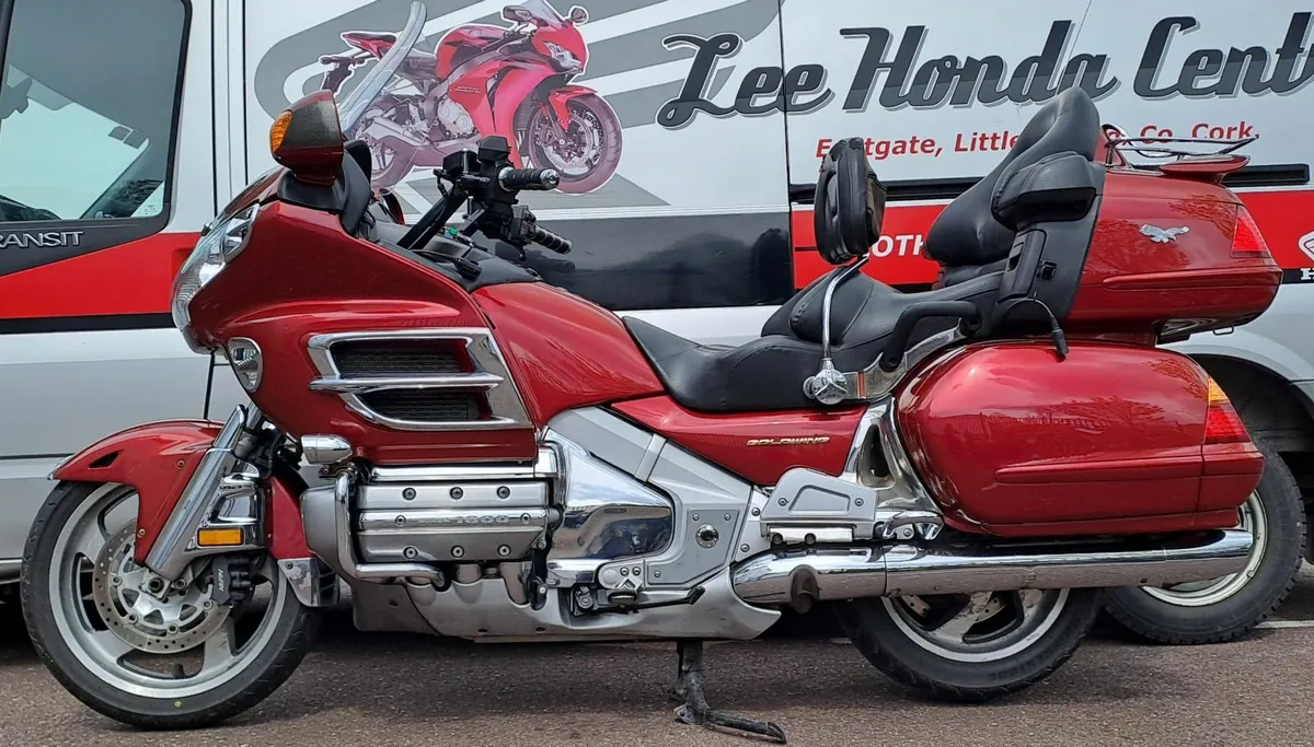 2002 HONDA GOLDWING 1800 - Image 2