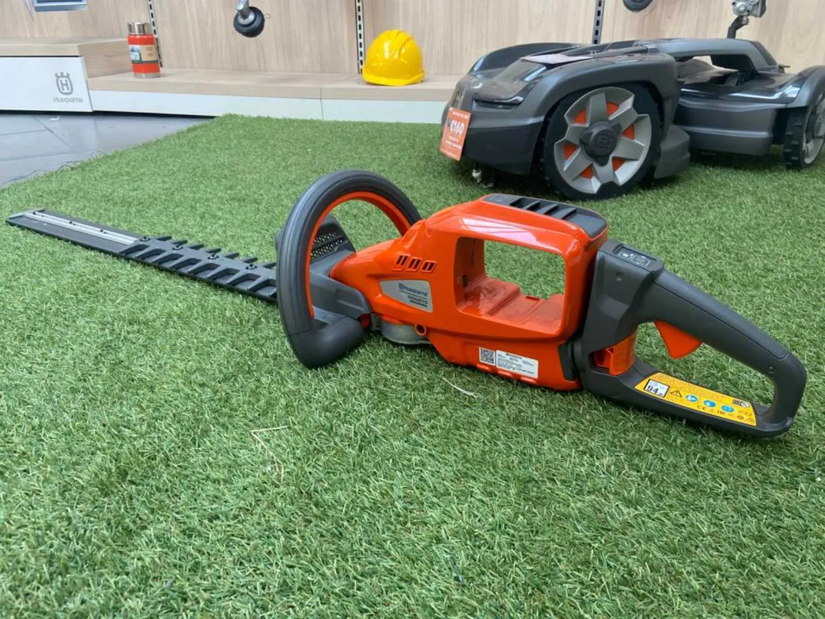Husqvarna battery hedge trimmer - Image 1
