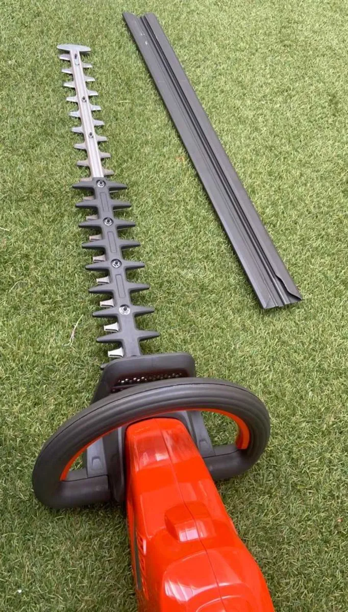 Husqvarna battery hedge trimmer - Image 2