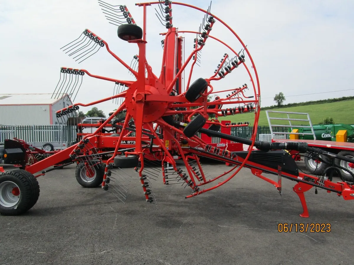 New Kuhn GA 8731 Twin Rotot Rake. - Image 2