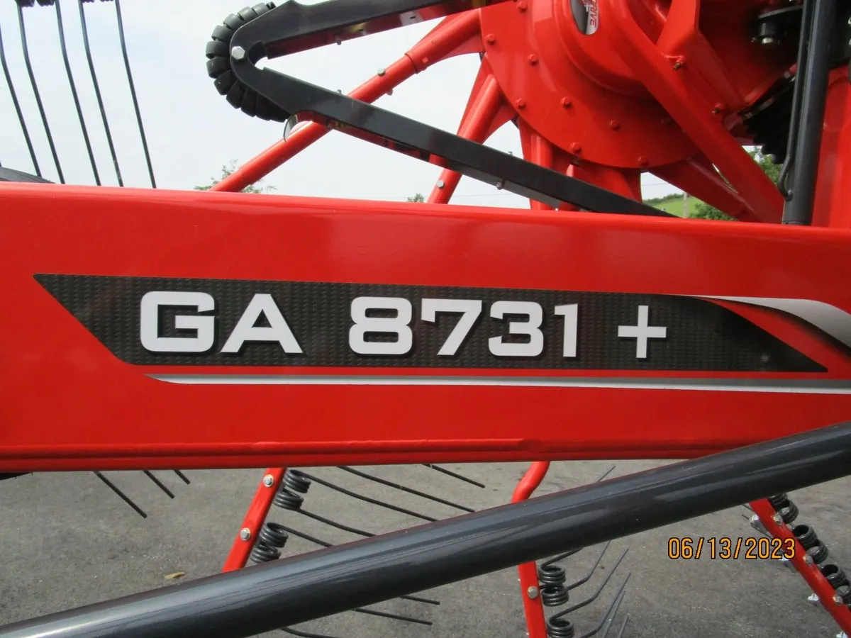 New Kuhn GA 8731 Twin Rotot Rake. - Image 3