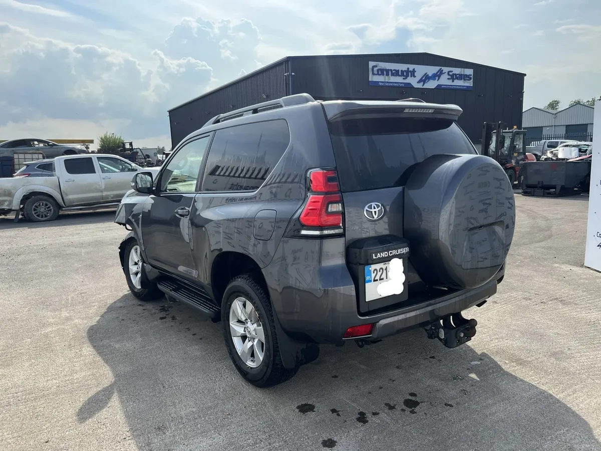 22 TOYOTA LANDCRUISER 2.8A JUST IN FOR BREAKING - Image 3