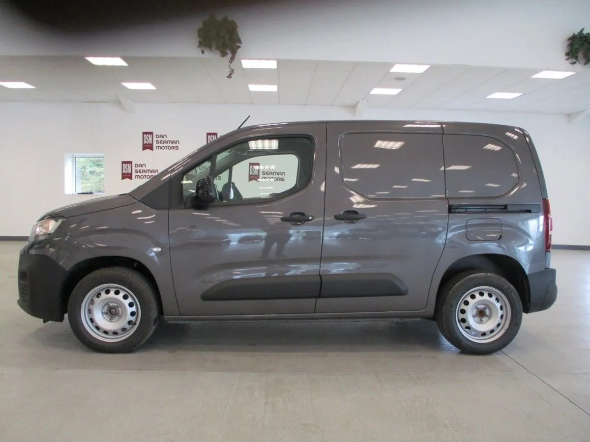 NEW 252 OFFERS 4.9% HP & 5 YR WARRANTY - Image 1