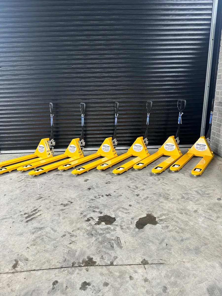 2500KG Manual Pallet trucks - Image 1