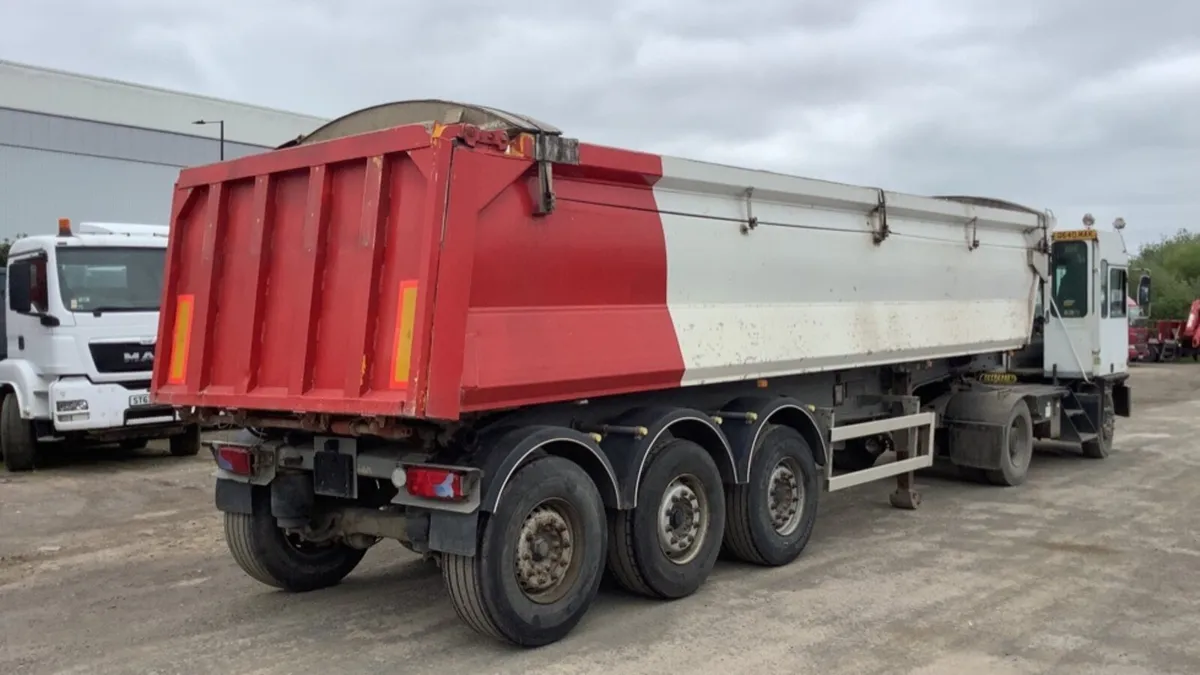Tipping trailer alloy Half pipe aggregate