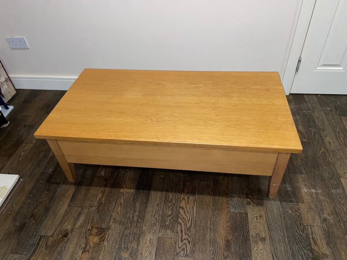 Oak coffee table - Image 1
