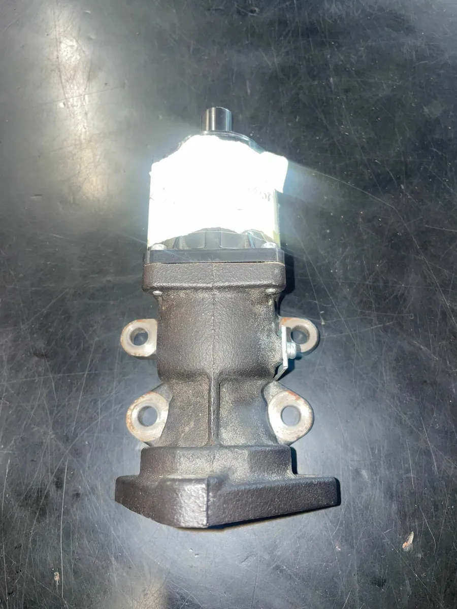 Kubota EGR Valve M108 - Image 1