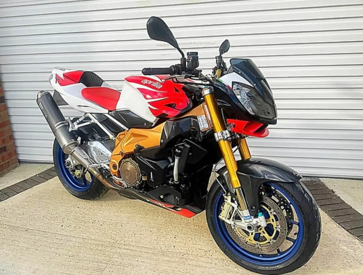 APRILIA RSV TUONO FACTORY R 1000 JUST 1700 MILES - Image 1