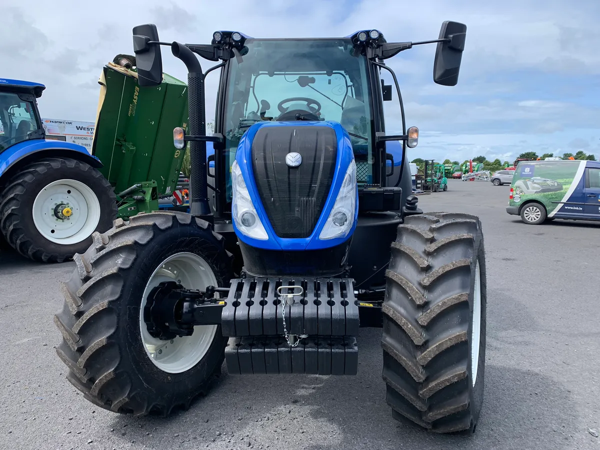 New Holland T5.140 Dynamic Command 40KPH - Image 2