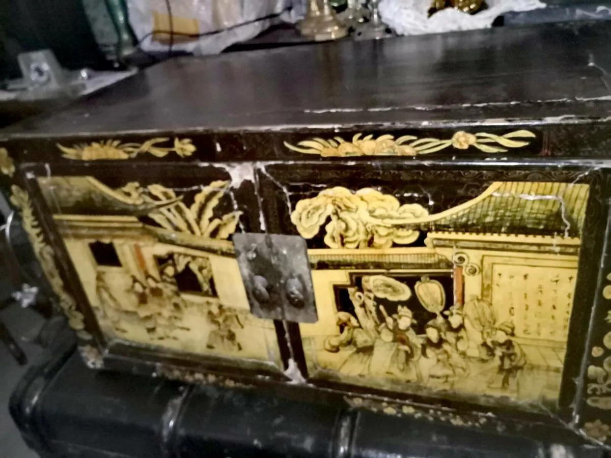 Antique Chinese storage chest - Image 1