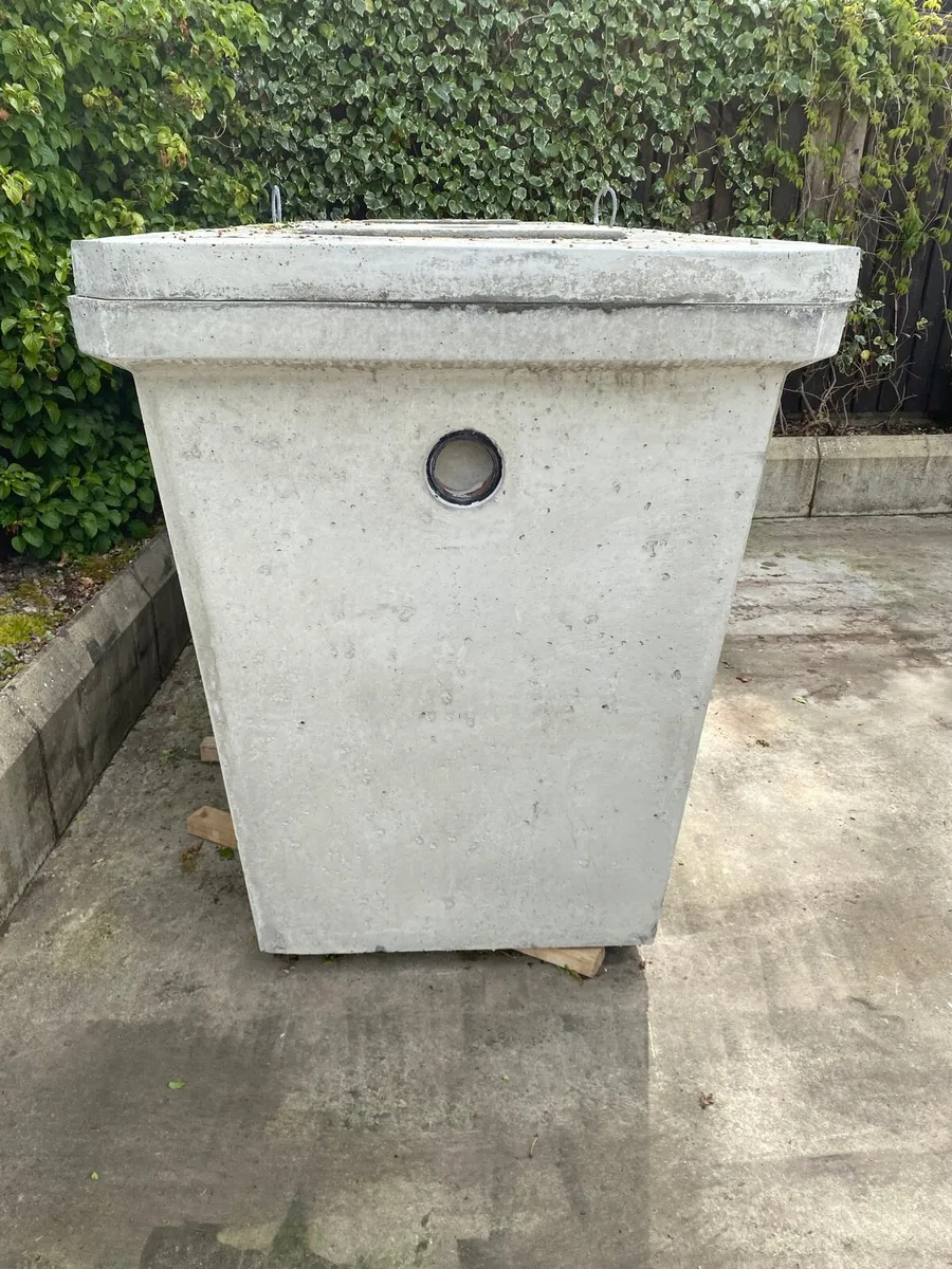 Large concrete septic tanks