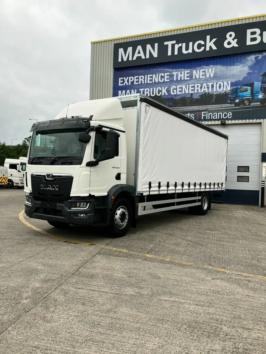 MAN TGM 18.250 BL CC Cab Curtain and Taillift - Image 1