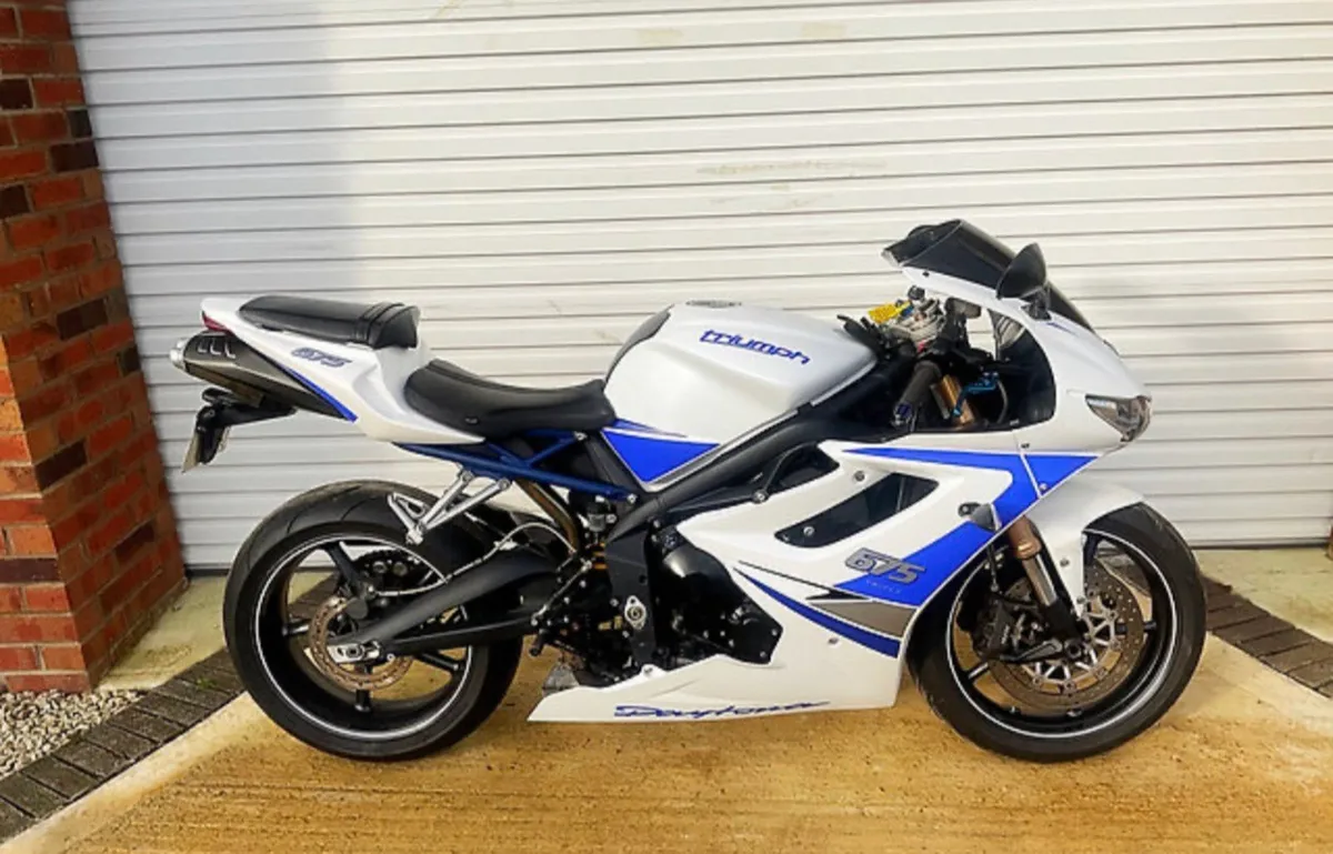 TRIUMPH DAYTONA 675 - 7400 MILES + IMMACULATE - PX - Image 2