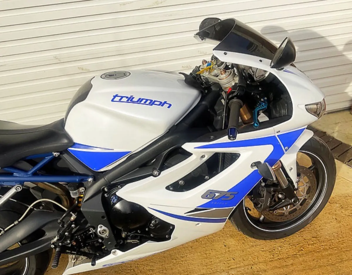 TRIUMPH DAYTONA 675 - 7400 MILES + IMMACULATE - PX - Image 3