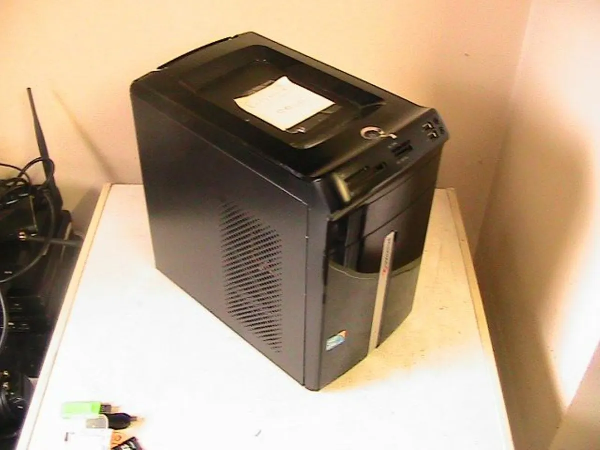 HP iMedia S3810 Computer Desktop - Image 1