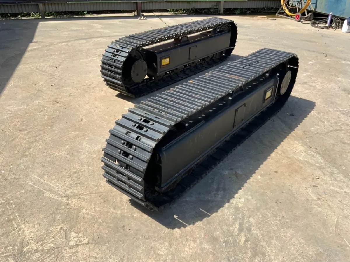 UNUSED STRICKLAND TRACKSET / UNDER CARRIAGE. - Image 2