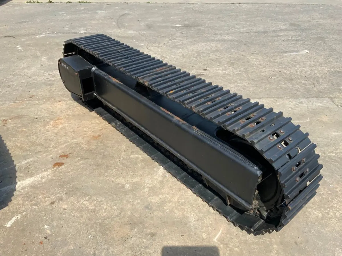 UNUSED STRICKLAND TRACKSET / UNDER CARRIAGE. - Image 3