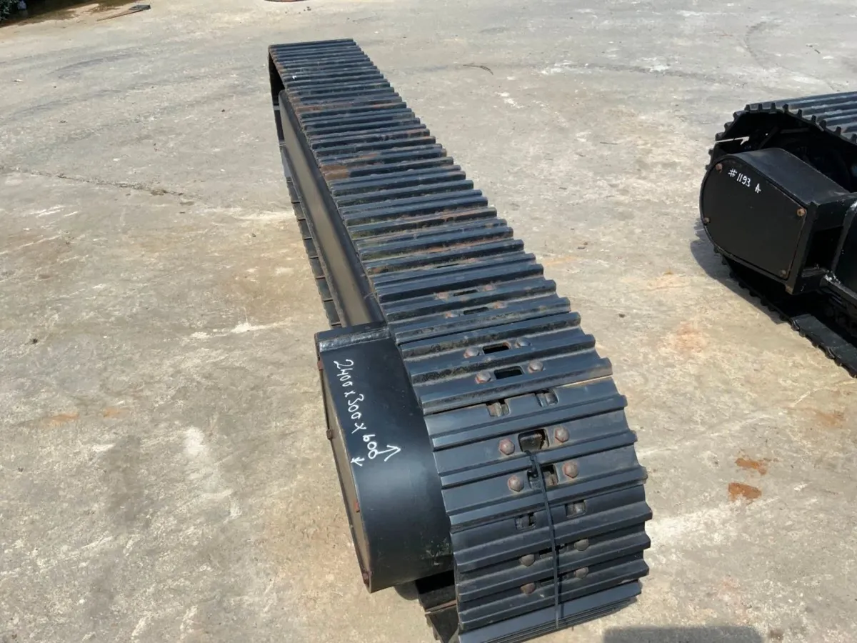 UNUSED STRICKLAND TRACKSET / UNDER CARRIAGE. - Image 4