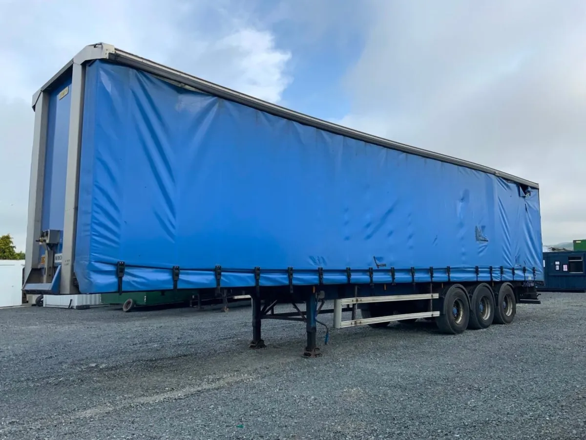 Trailer Trailer Dennison TRI Axle Curtainside