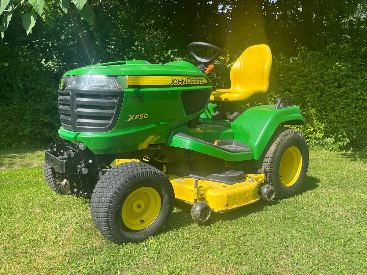John Deere X750 Lawn Mower - Image 3