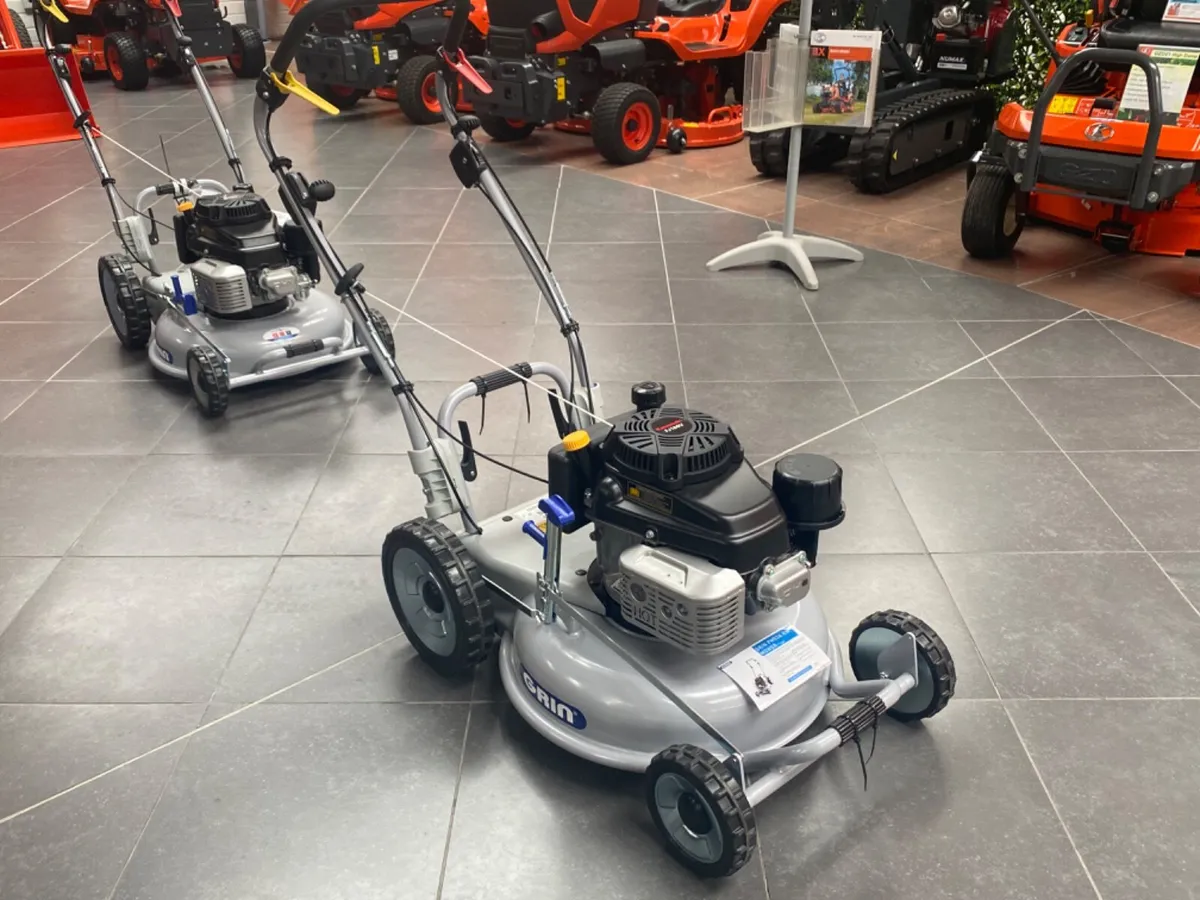 Professional mulching lawnmowers - Image 1