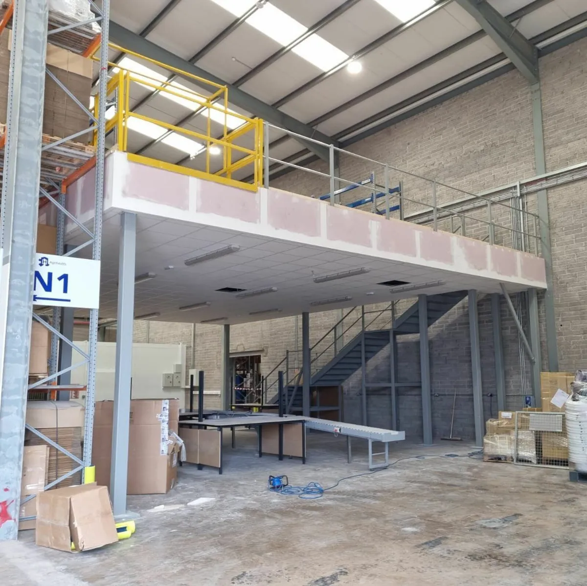 Mezzanine floor - Image 1