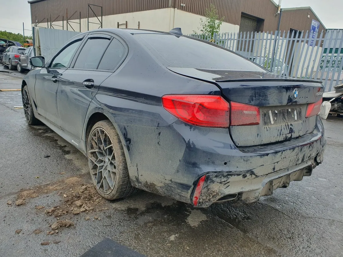 17 BMW 520D G30 M-SPORT AUTOMATIC FOR BREAKING - Image 4