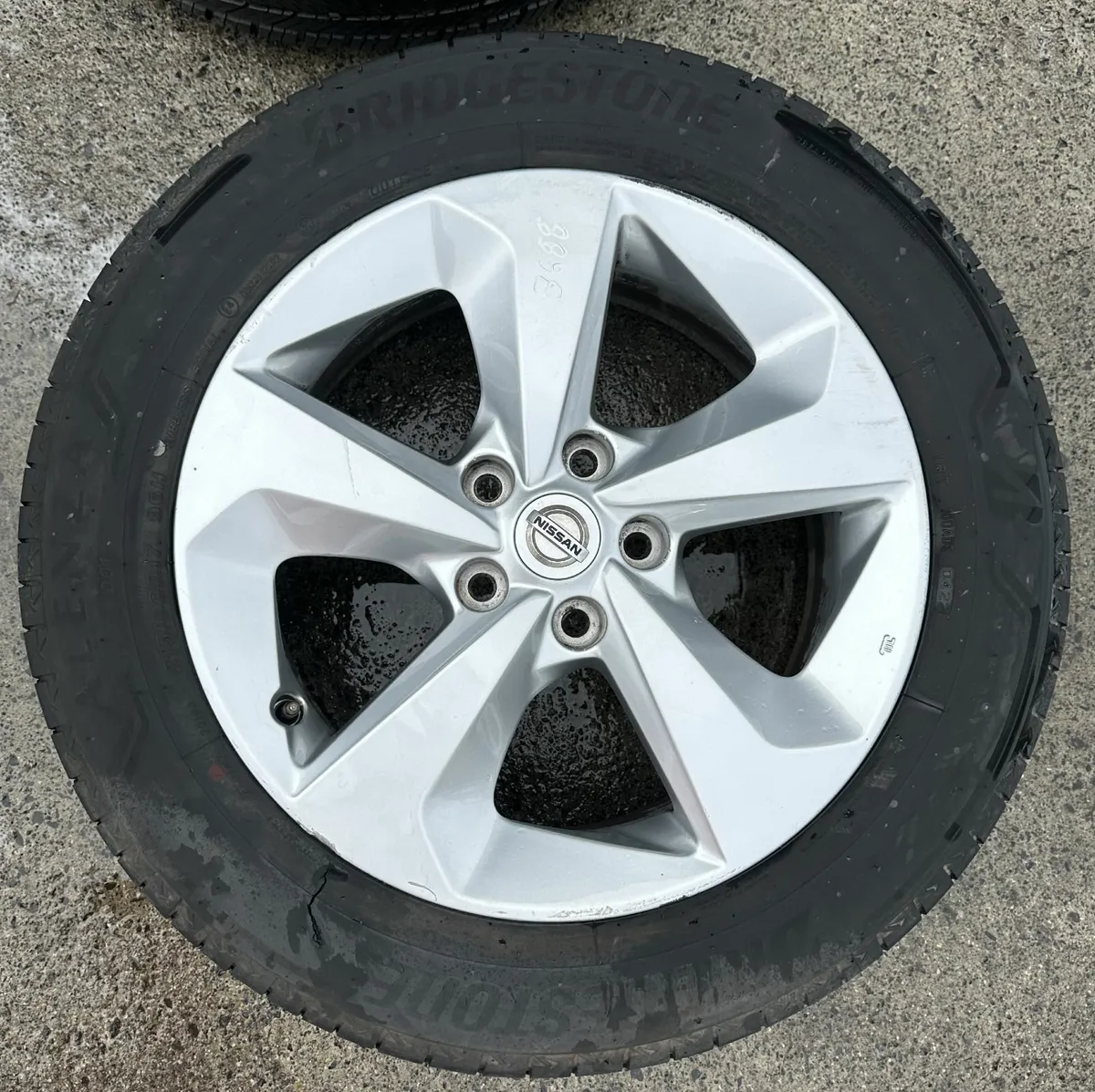 NISSAN 17" GENUINE ALLOY WHEELS - Image 2