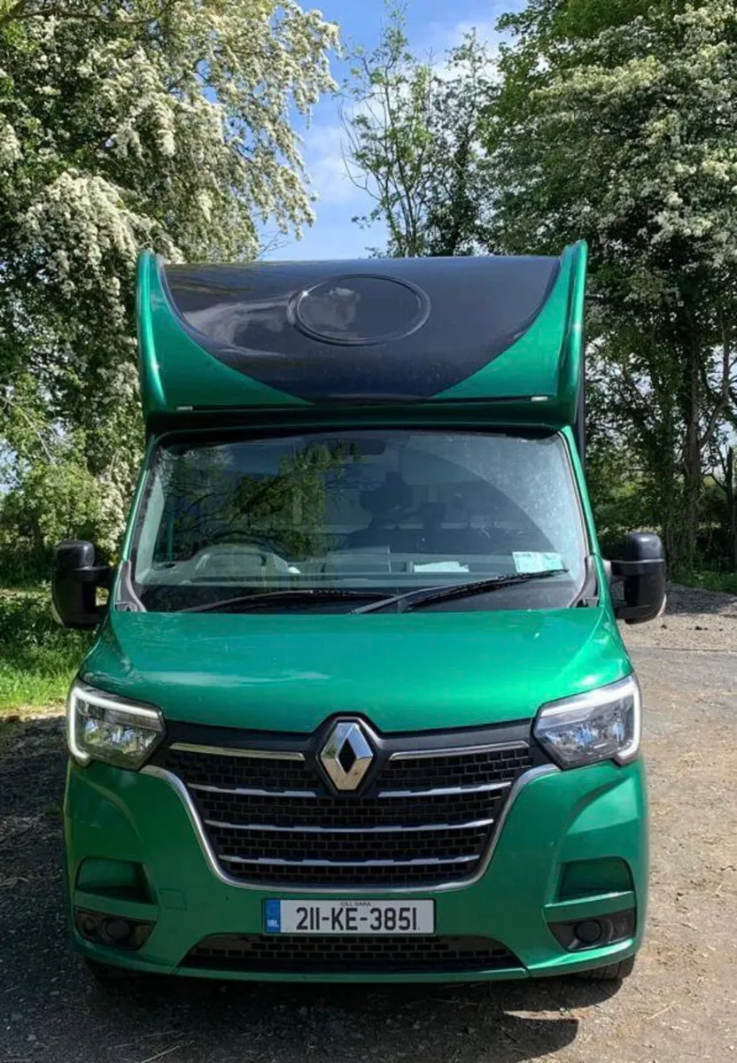 211 Renault Master - Top of the range - Image 1