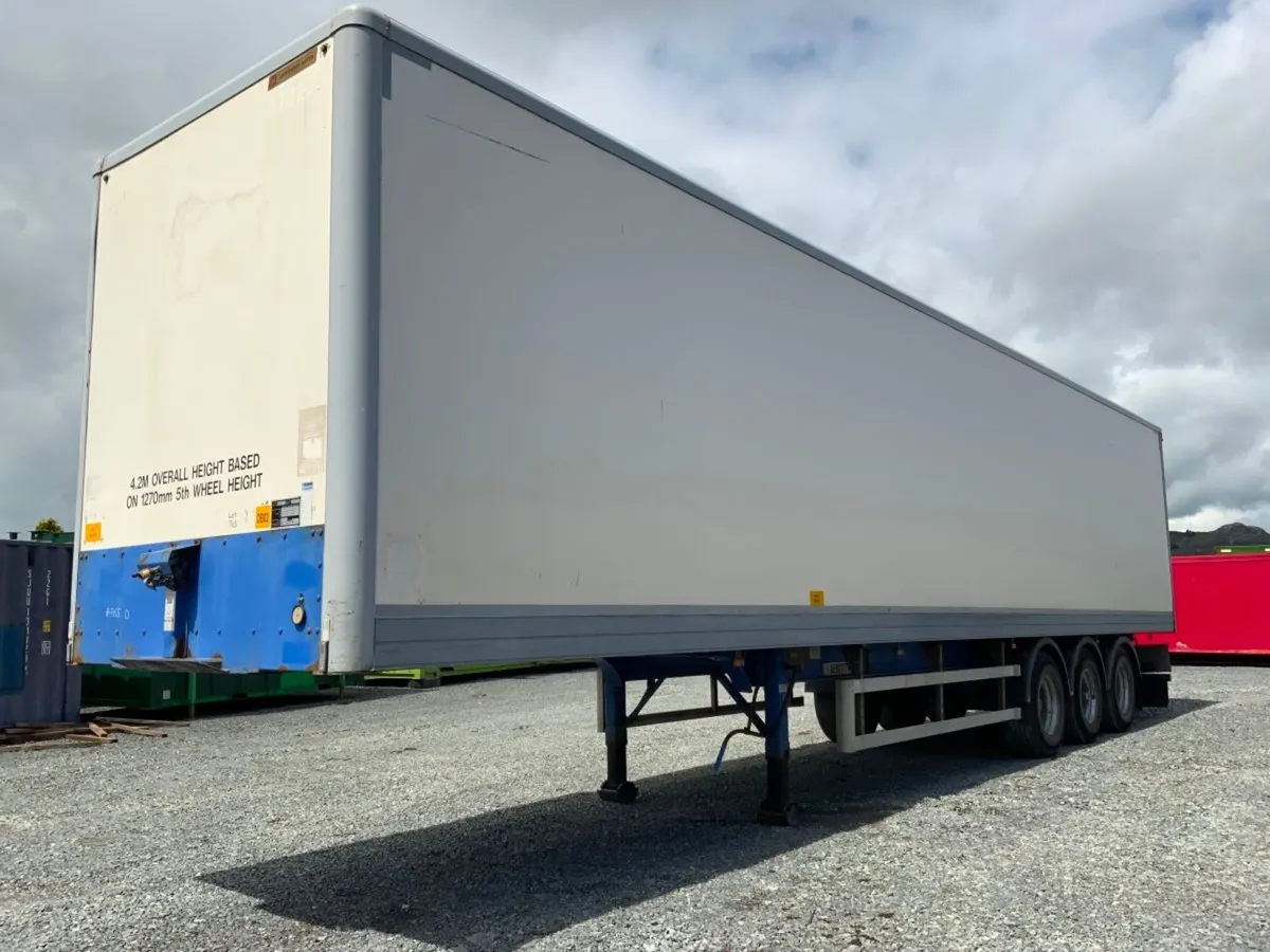 Trailer Trailer 45ft GRP DRY BOX TRI Axle. ....76