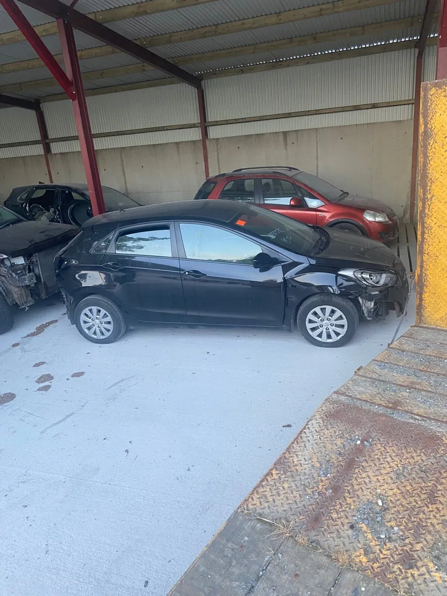 Hyundai i30 for breaking - Image 2