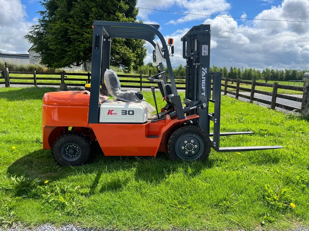 Forklift 3 ton new and unused