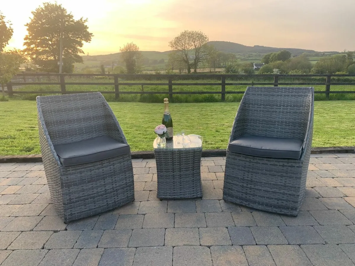 Puglia 3 Piece Rattan Garden Furniture Bistro Tub