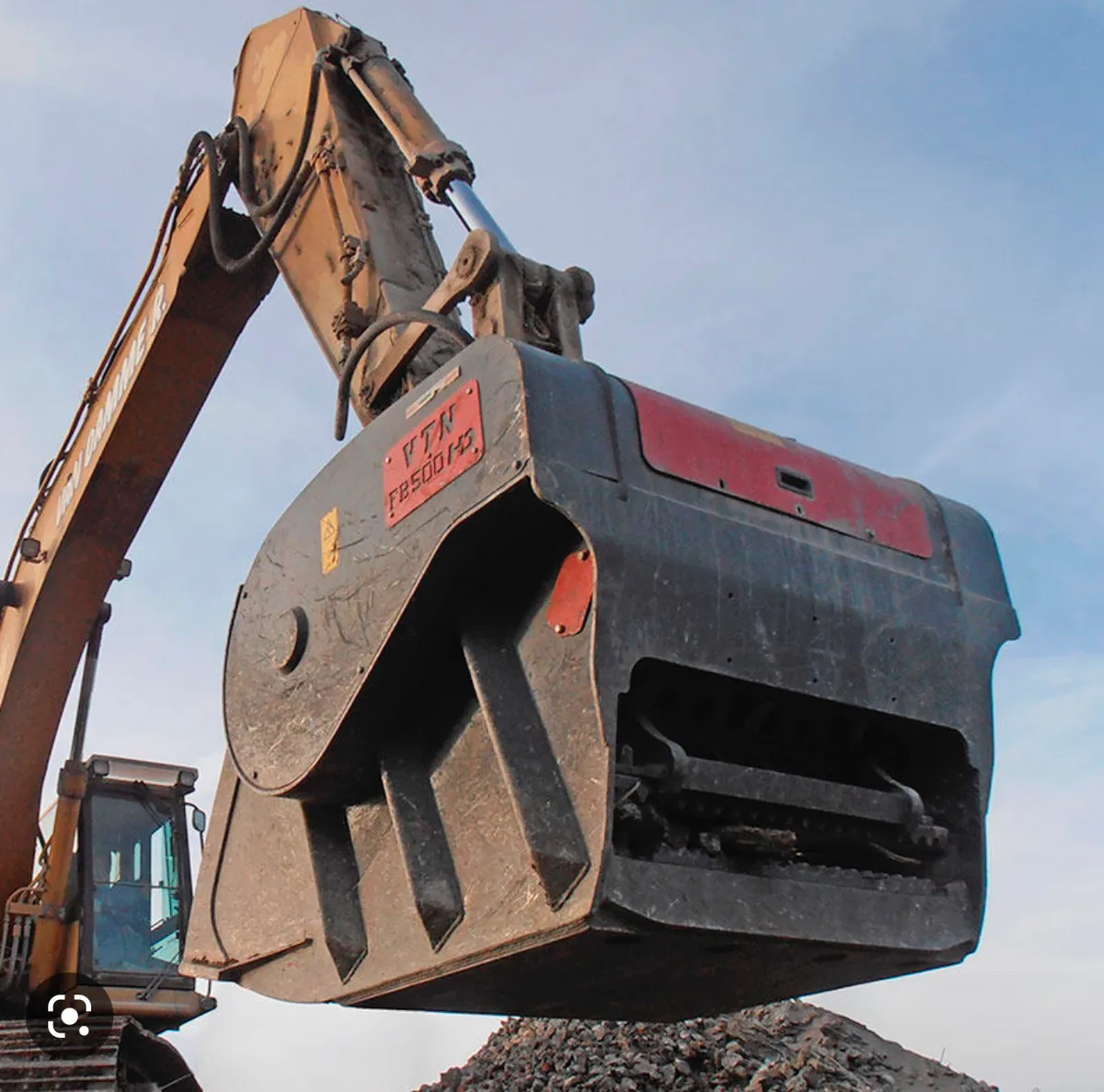 8 & 14 Excavator & Crusher Bucket Self Drive Hire - Image 2