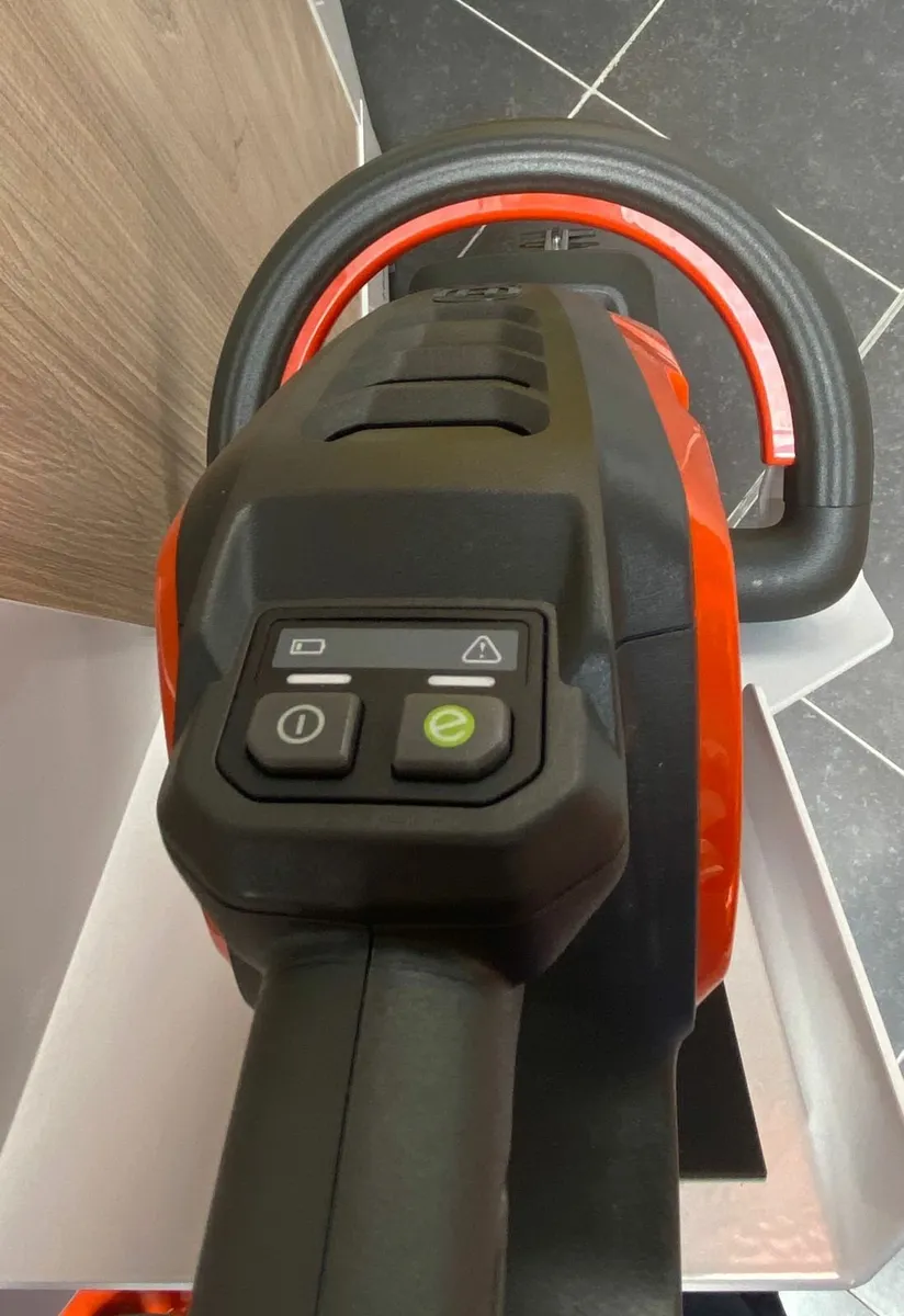 Battery hedge trimmer - Image 2