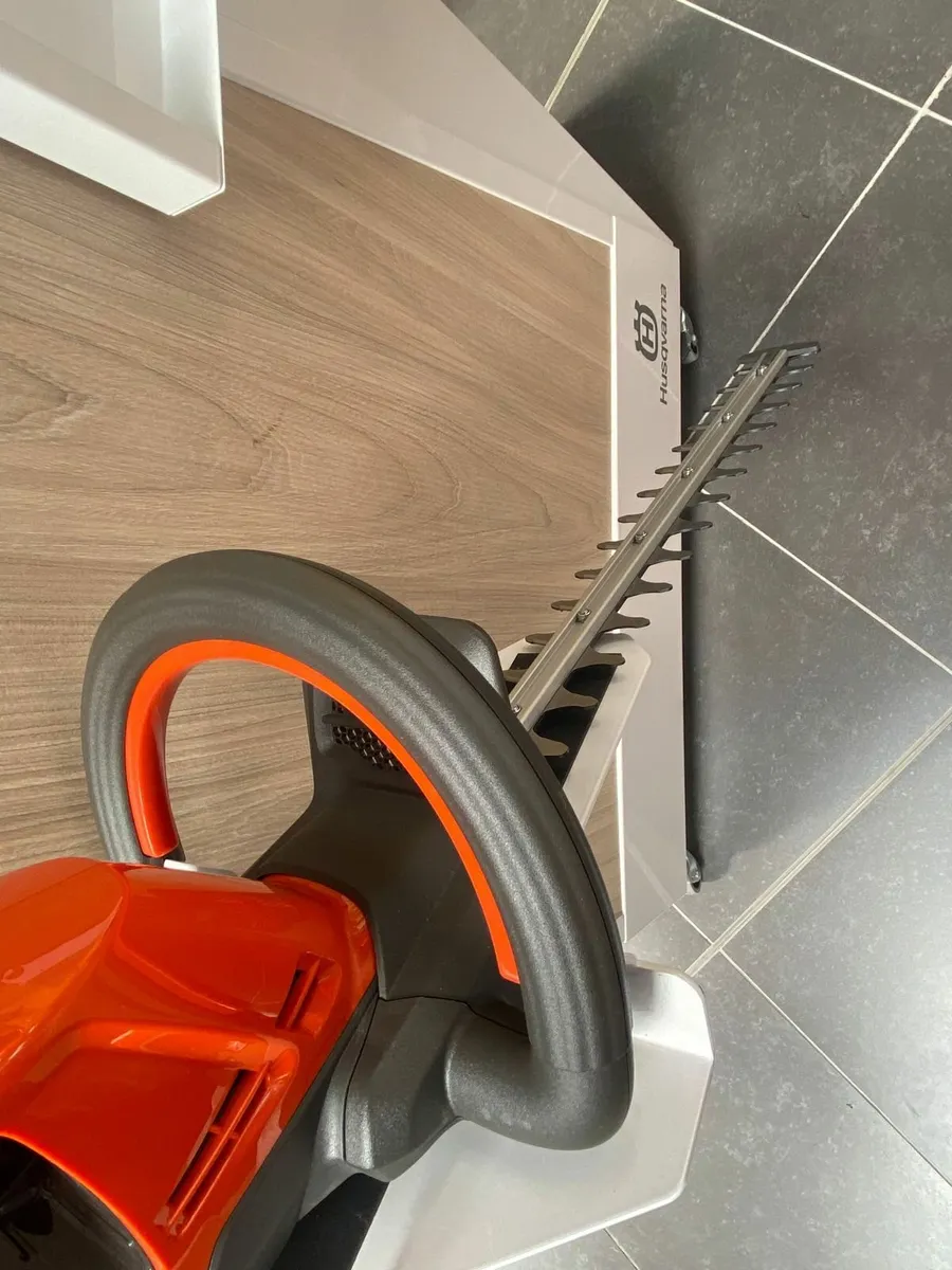 Battery hedge trimmer - Image 3