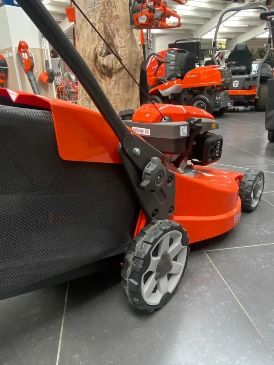 Husqvarna LC253S walk-behind lawnmower - Image 2