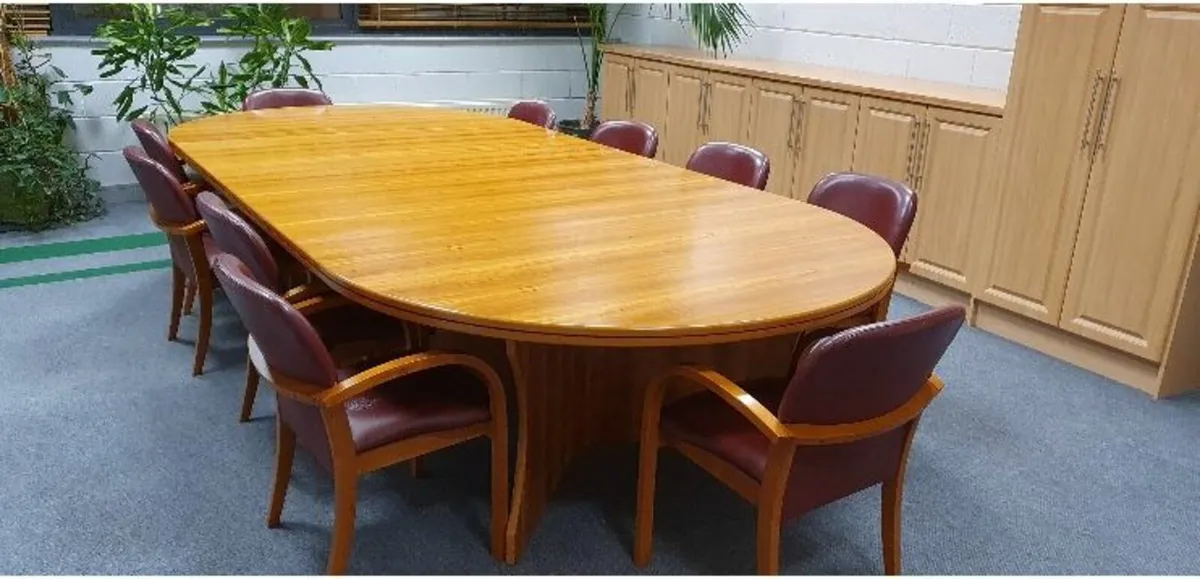 Conference table and chairs - Image 1