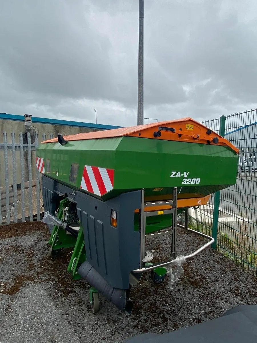 Amazone Fertilizer Spreader - SN 15591 - Tullow - Image 2