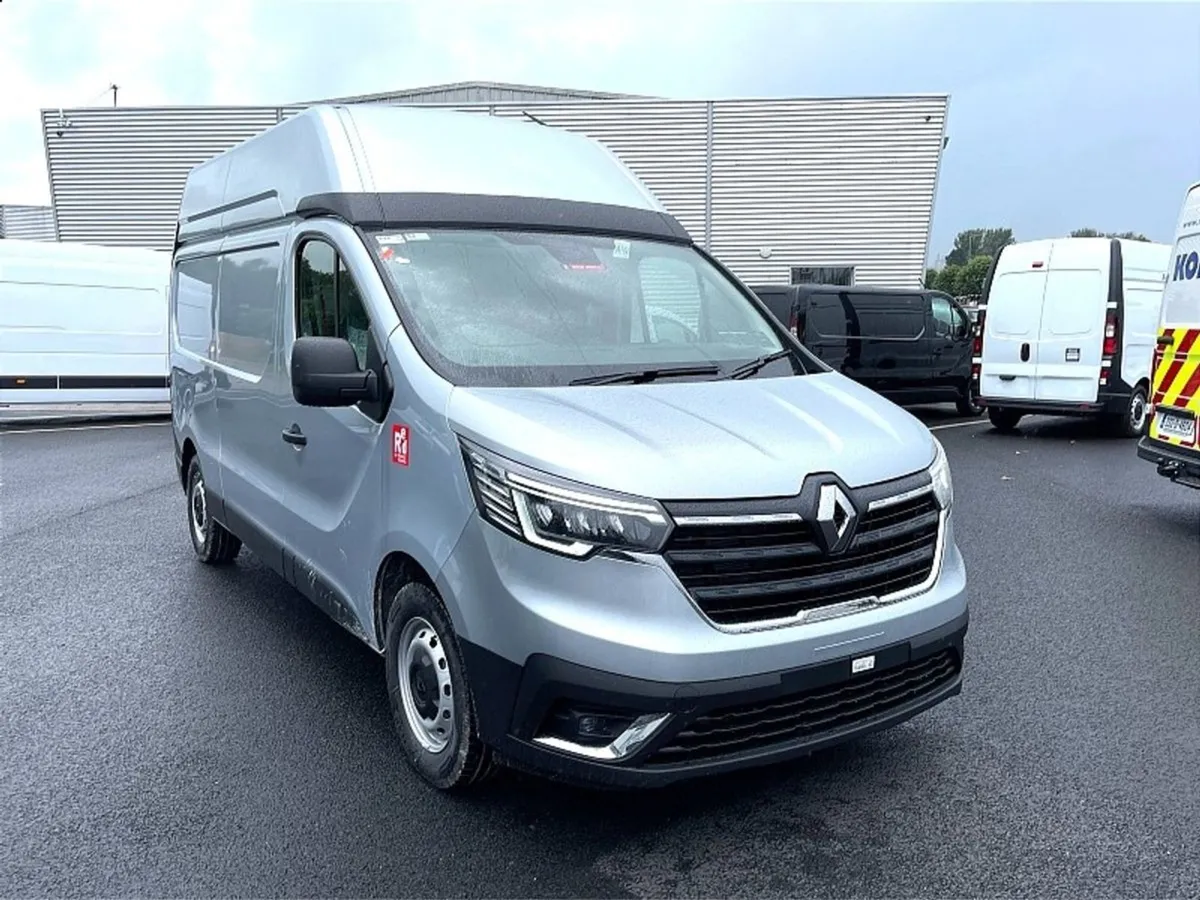 Renault Trafic Hi Roof 150 HP Red Edition